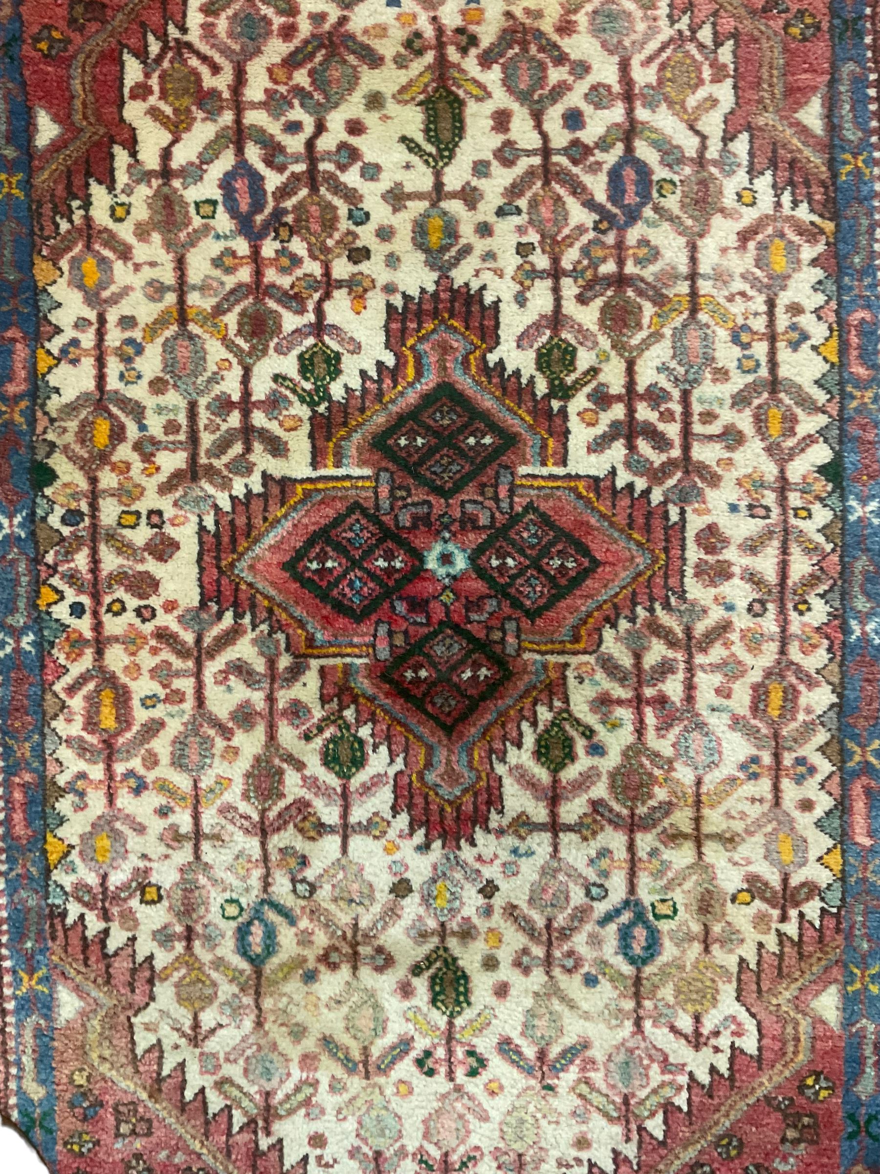 Small Persian rug - Image 2 of 6