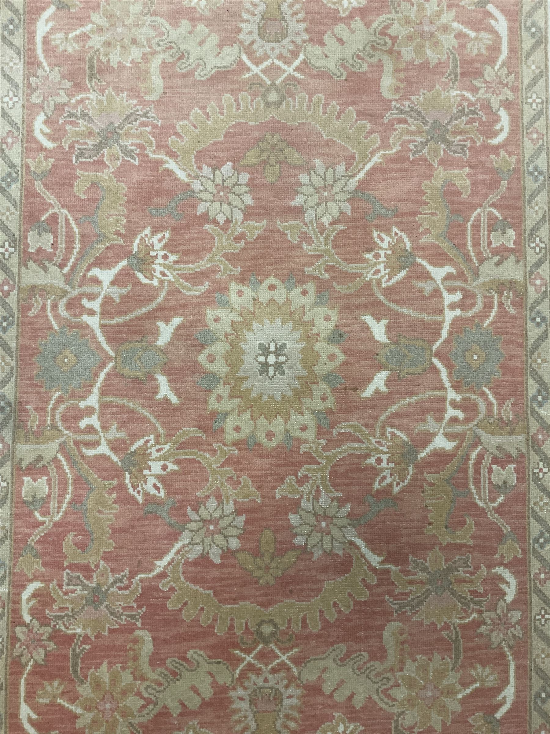 Persian Zeigler design rug - Image 5 of 5