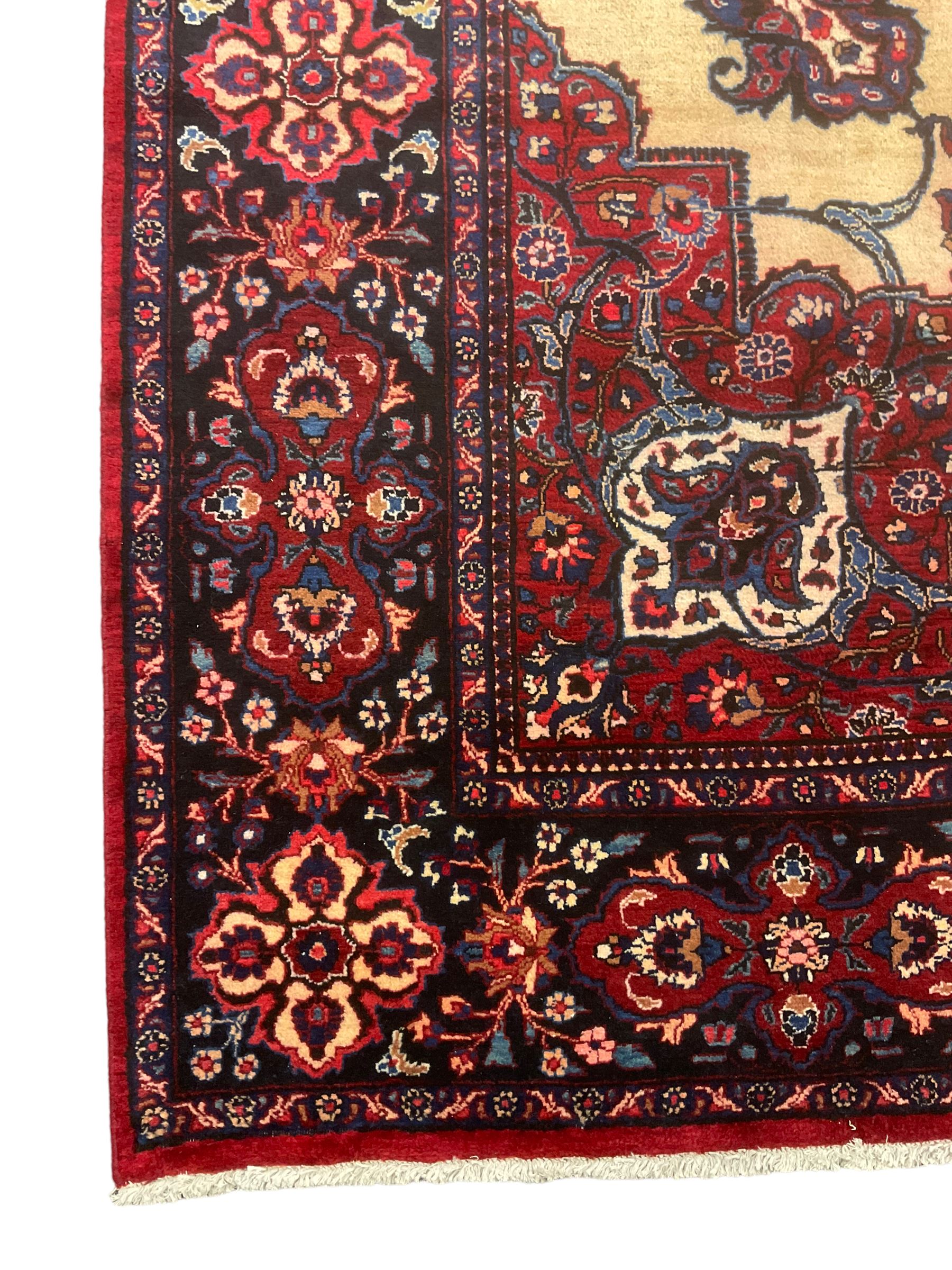 North East Persian Meshed carpet - Image 2 of 8