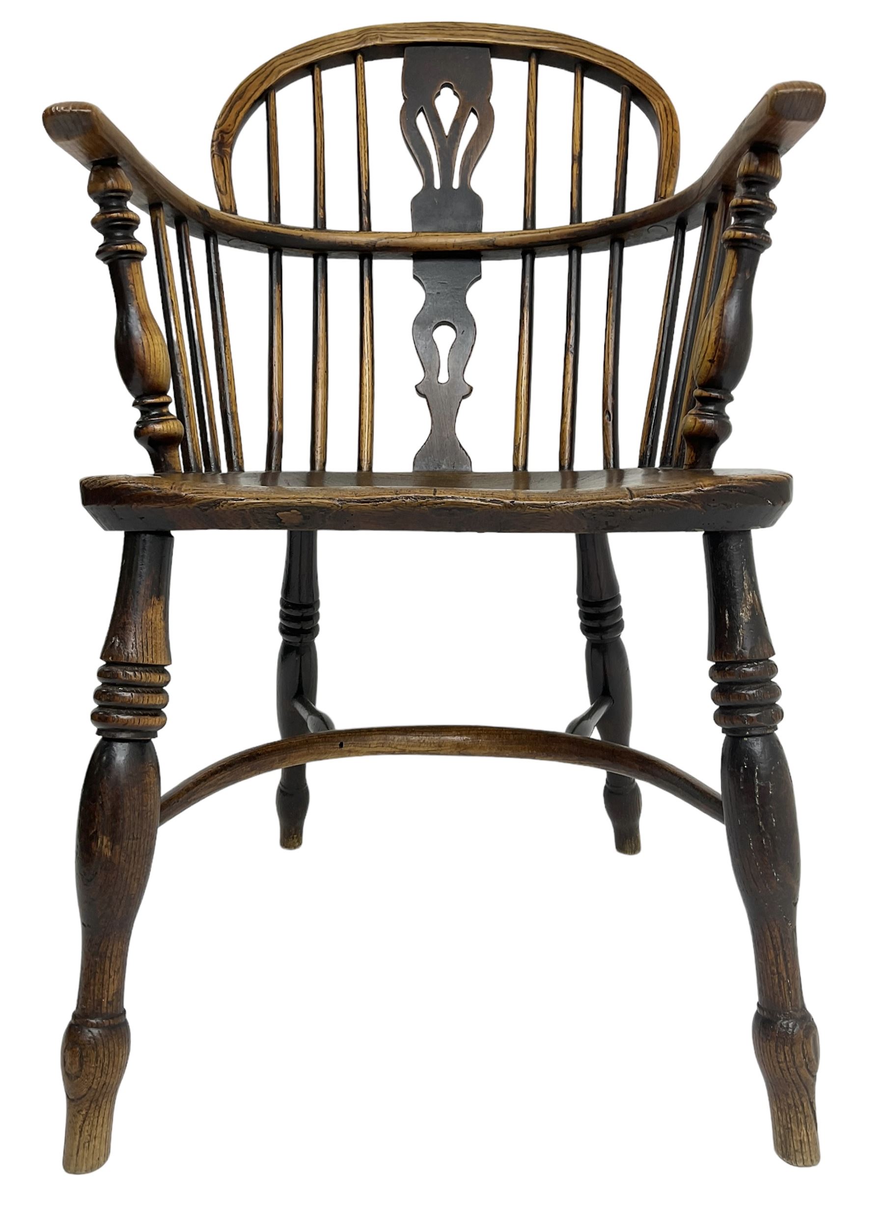 19th century elm and ash Windsor armchair - Image 4 of 7