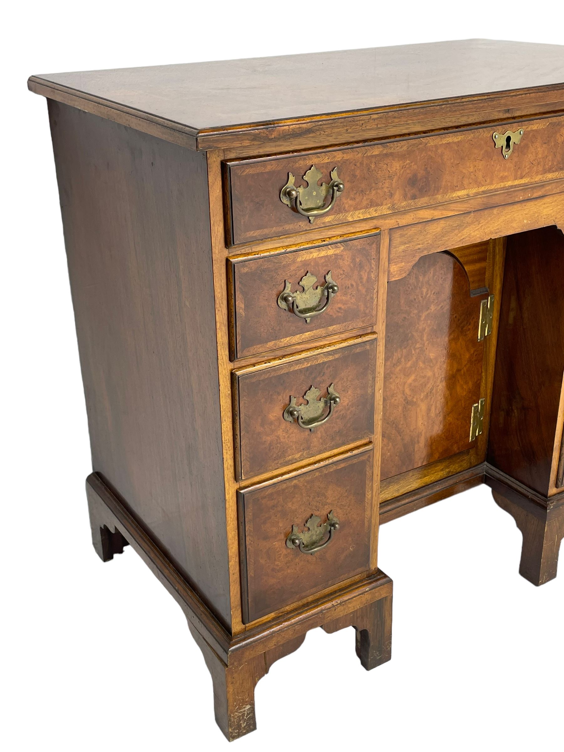 Georgian design figured walnut knee-hole desk - Image 4 of 9