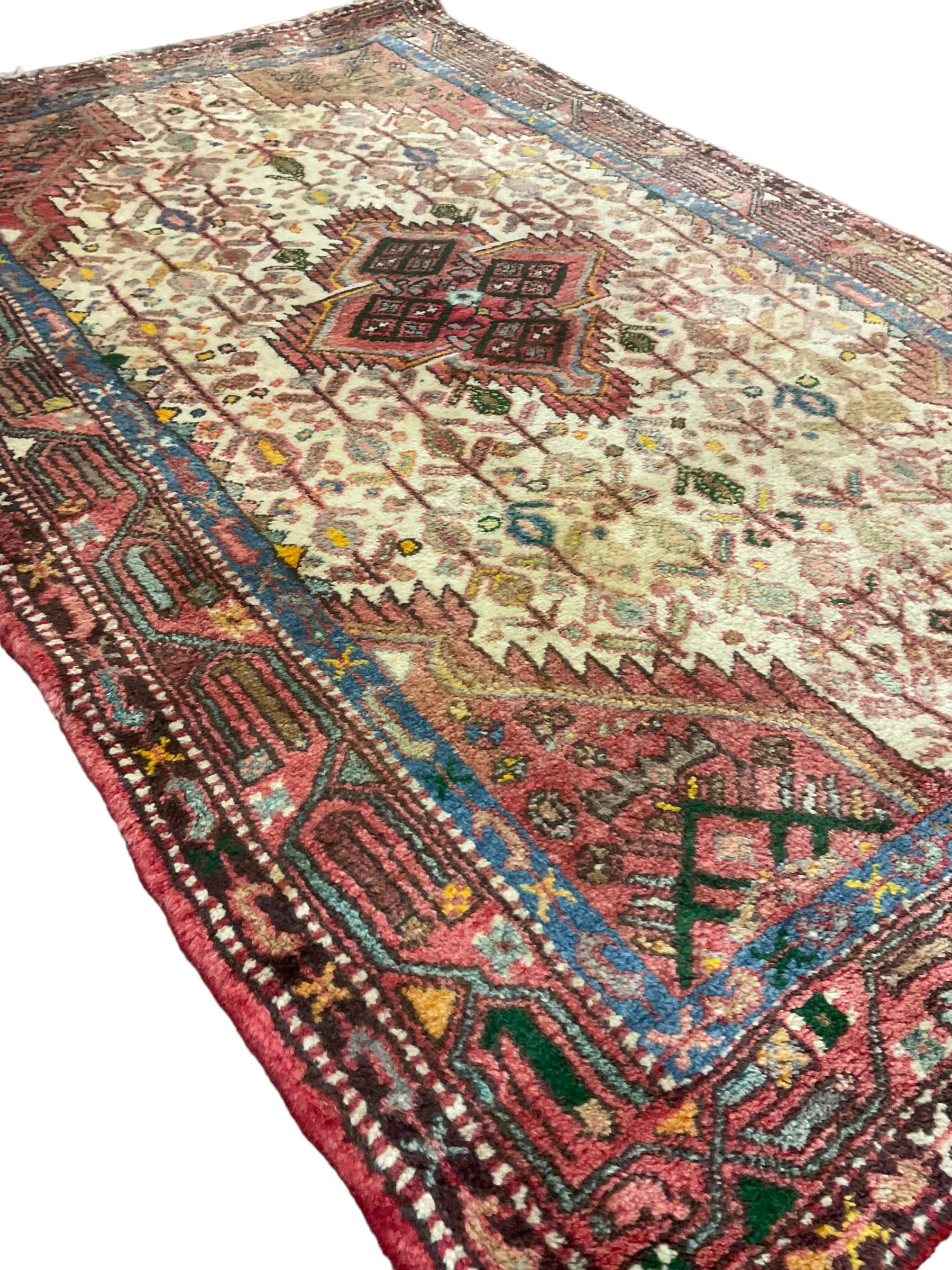 Small Persian rug - Image 3 of 6
