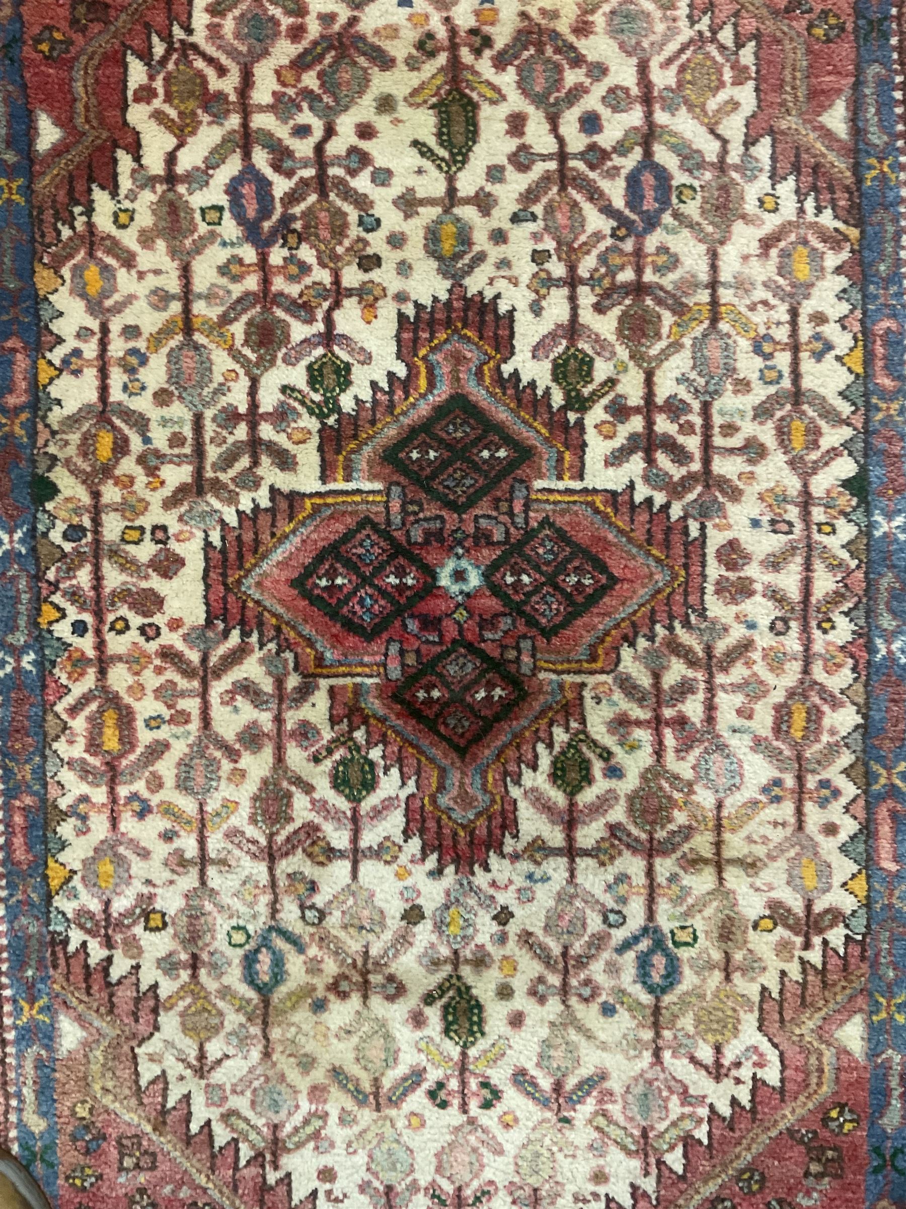 Small Persian rug - Image 5 of 6