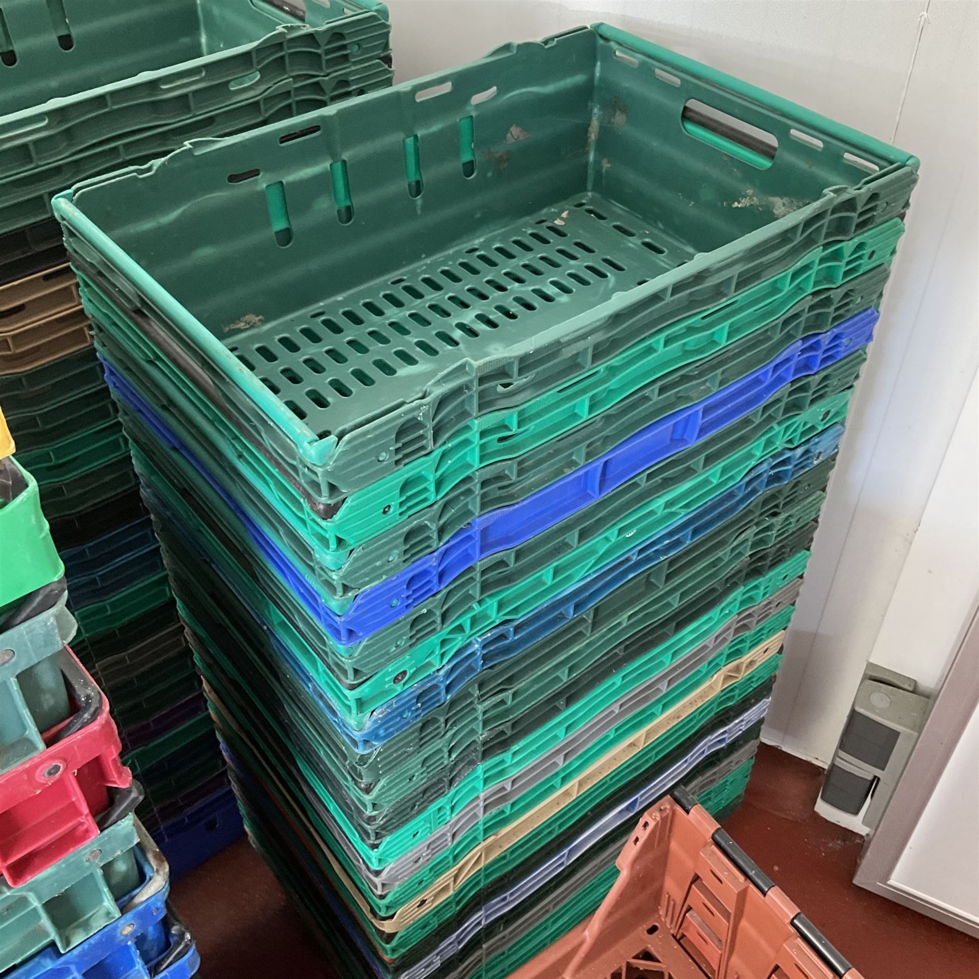 Approx. 108 Food grade plastic stacking trays - THIS LOT IS TO BE COLLECTED BY APPOINTMENT FROM DUGG - Image 3 of 5