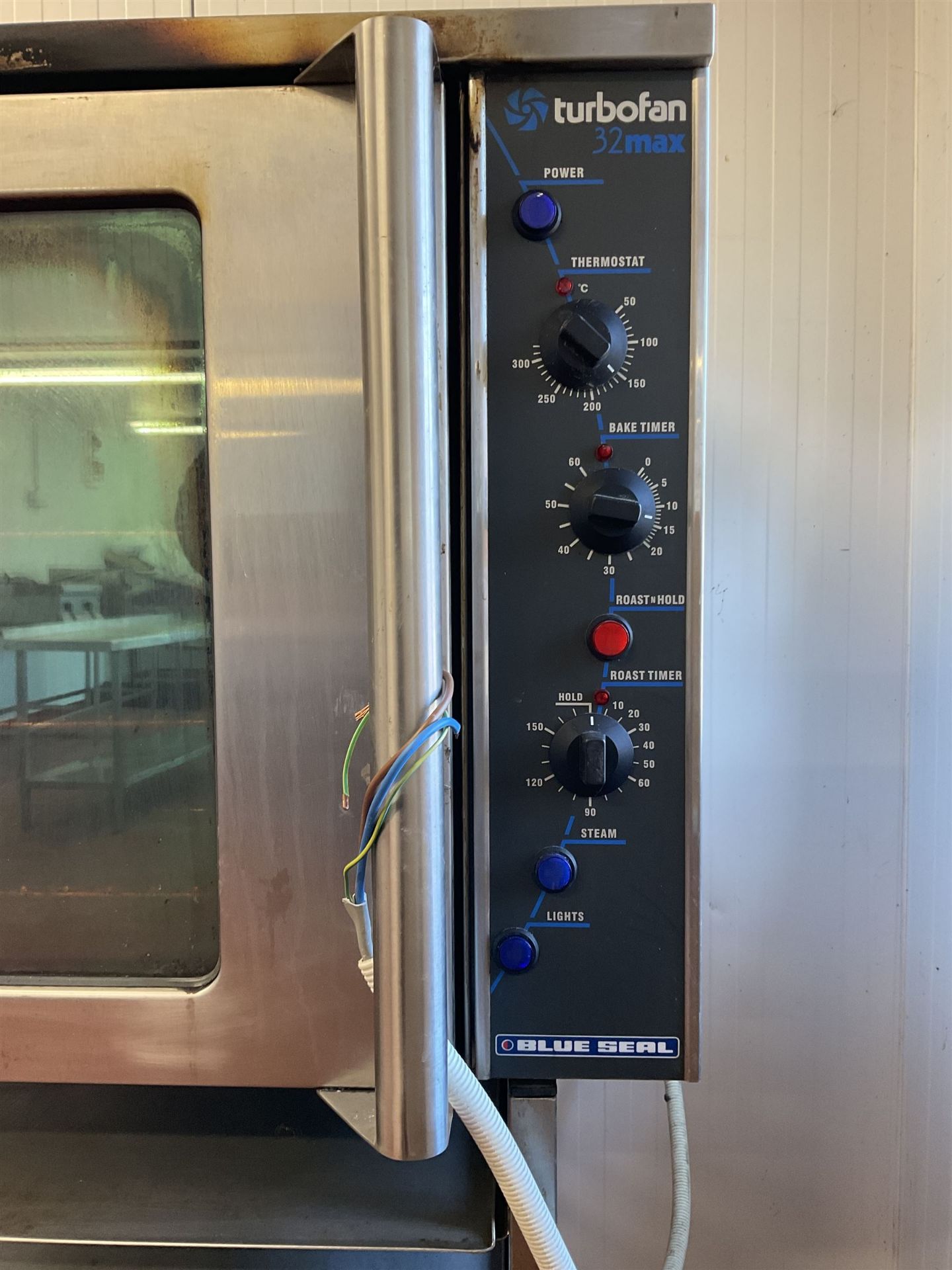 BlueSeal TurboFan 32Max E32MS four tray oven - Image 2 of 10