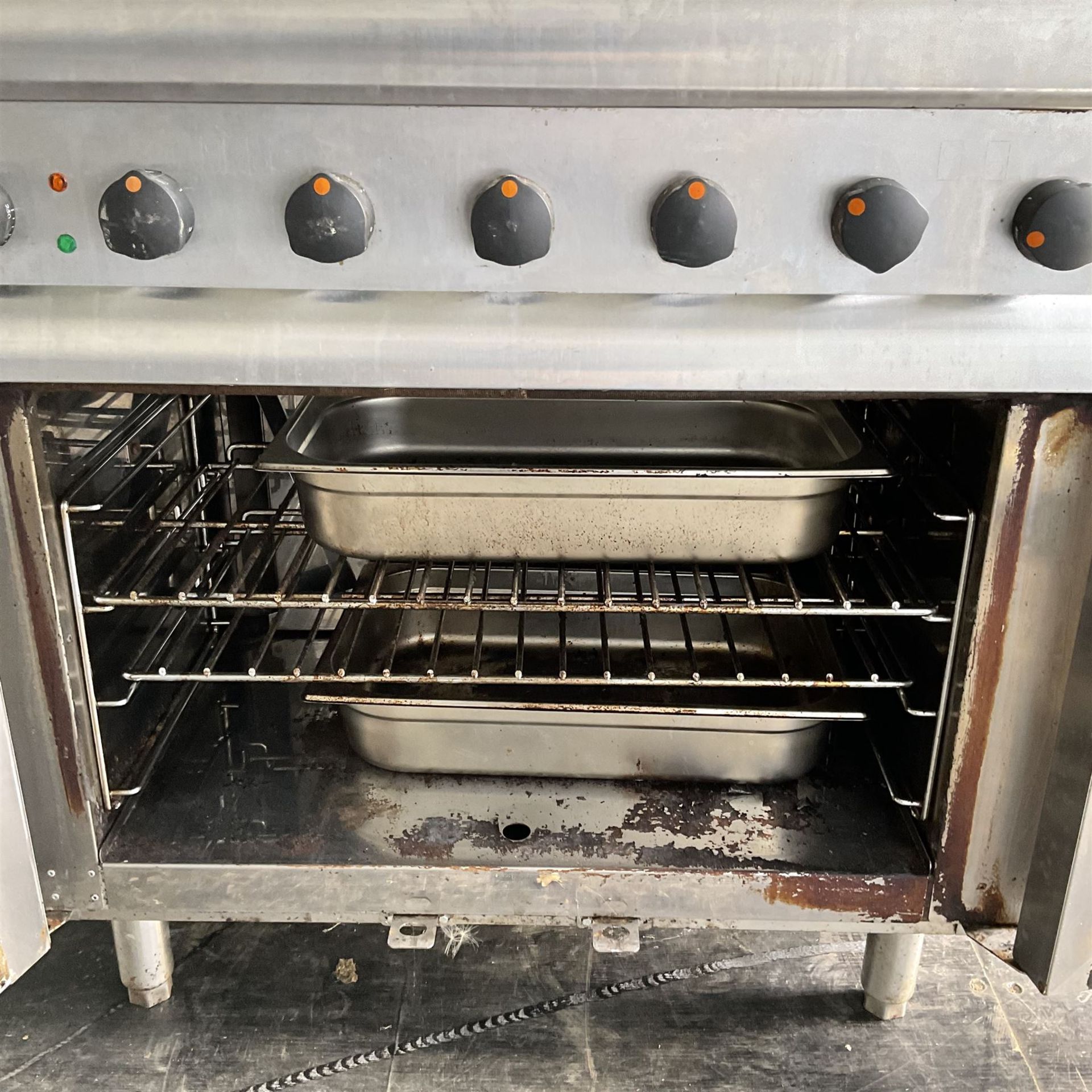 Lincat single phase six ring convection oven - THIS LOT IS TO BE COLLECTED BY APPOINTMENT FROM DUGGL - Image 4 of 4