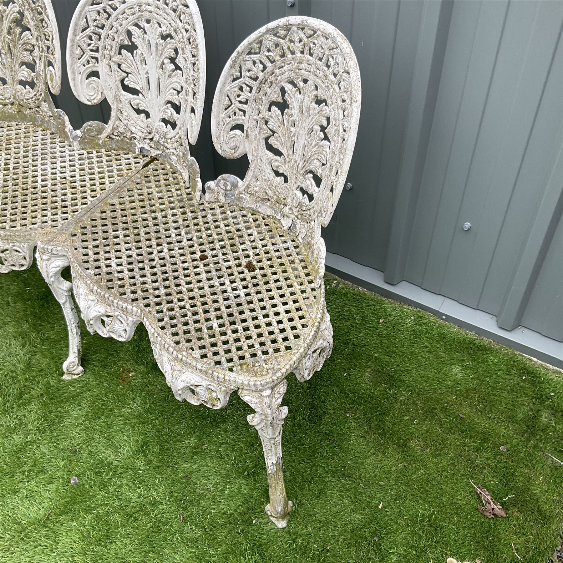 Cast aluminium thee seat garden bench painted in white - Image 3 of 5