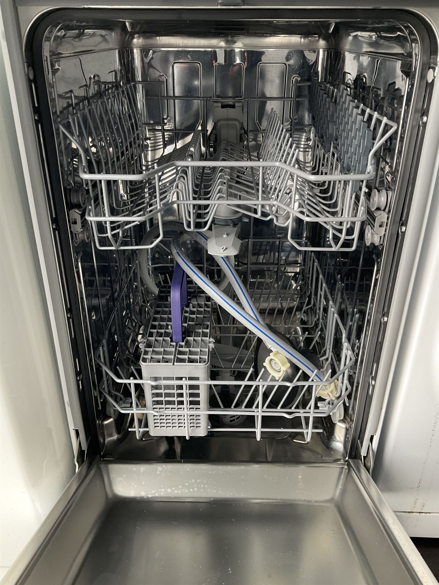 Beko slimline dishwasher - THIS LOT IS TO BE COLLECTED BY APPOINTMENT FROM DUGGLEBY STORAGE - Image 3 of 5