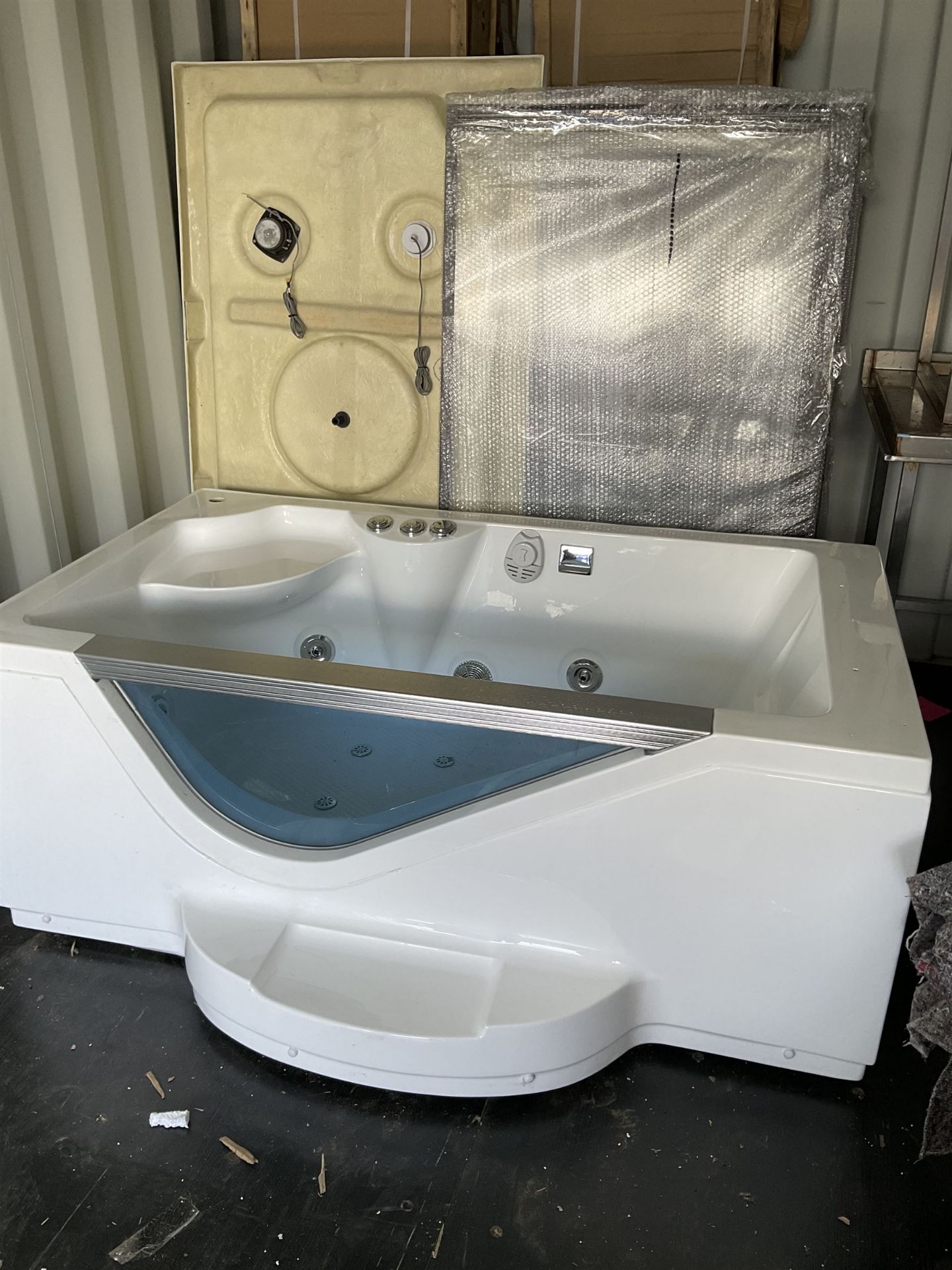 Jacuzzi bath with surround glass panels - Image 12 of 12