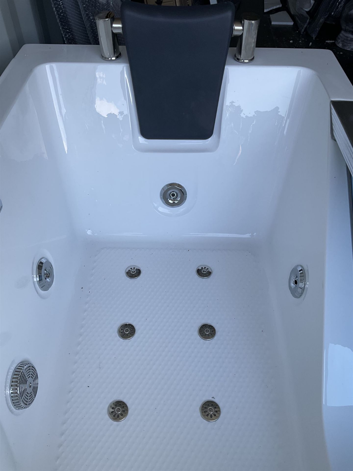 Jacuzzi bath with surround glass panels - Image 5 of 12