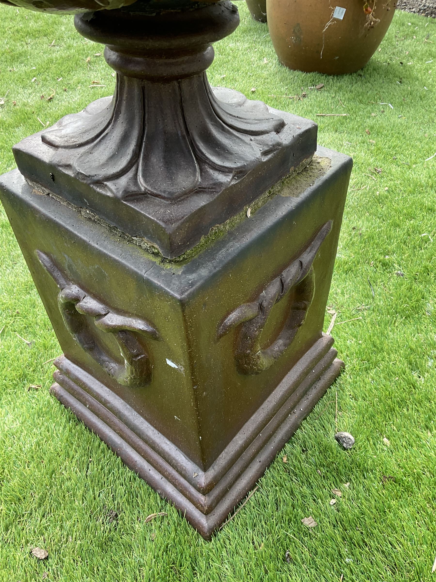 Terracotta garden urn on plinth - Image 4 of 6