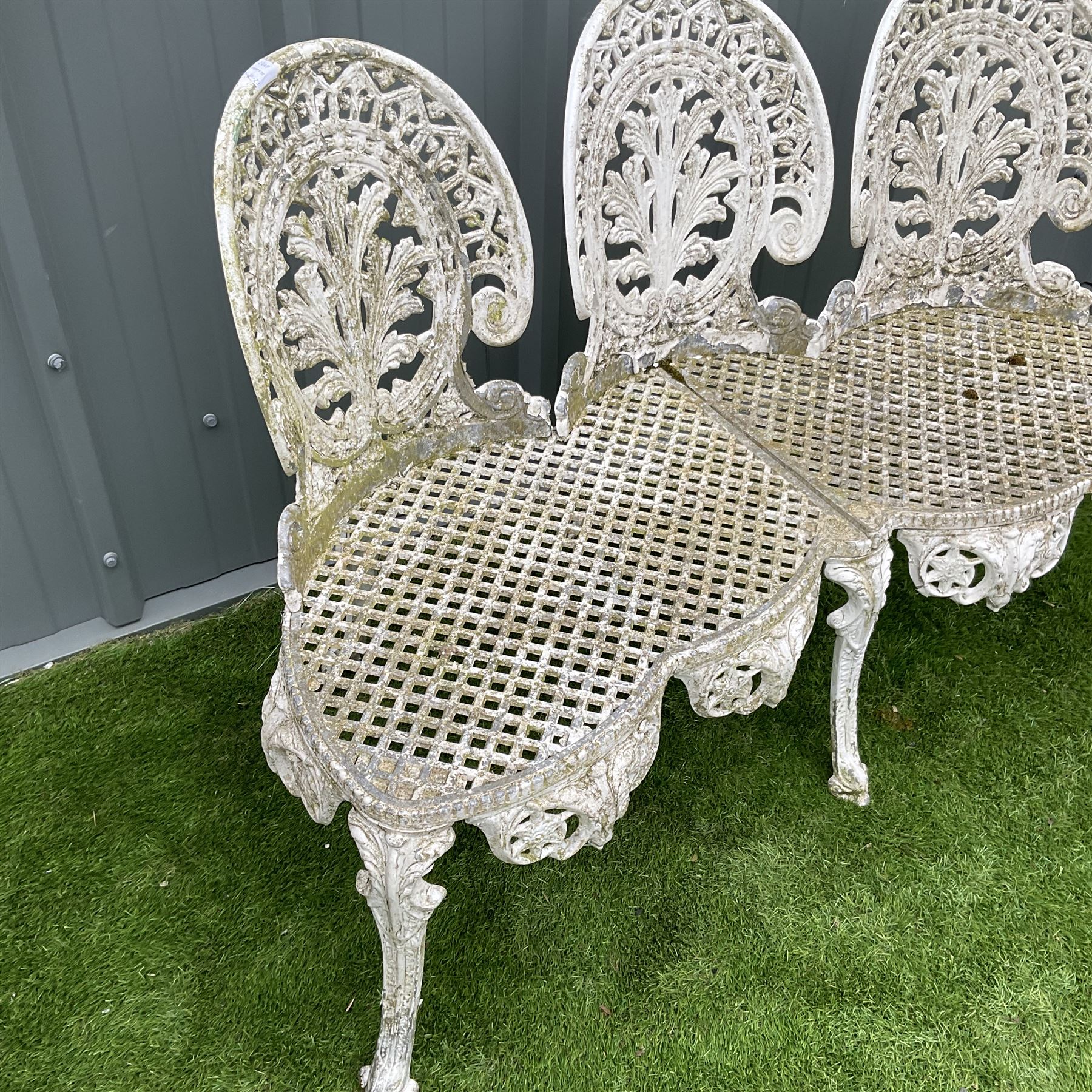 Cast aluminium thee seat garden bench painted in white - Image 2 of 5