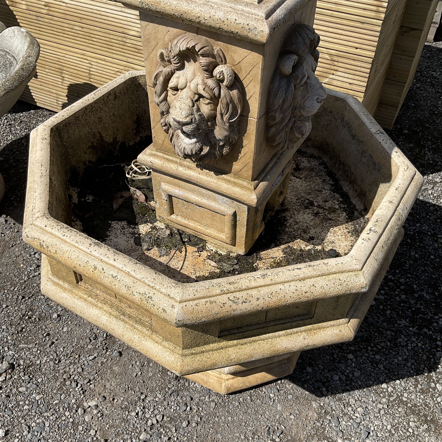 Four piece composite stone hexagonal garden centrepiece - Image 3 of 5