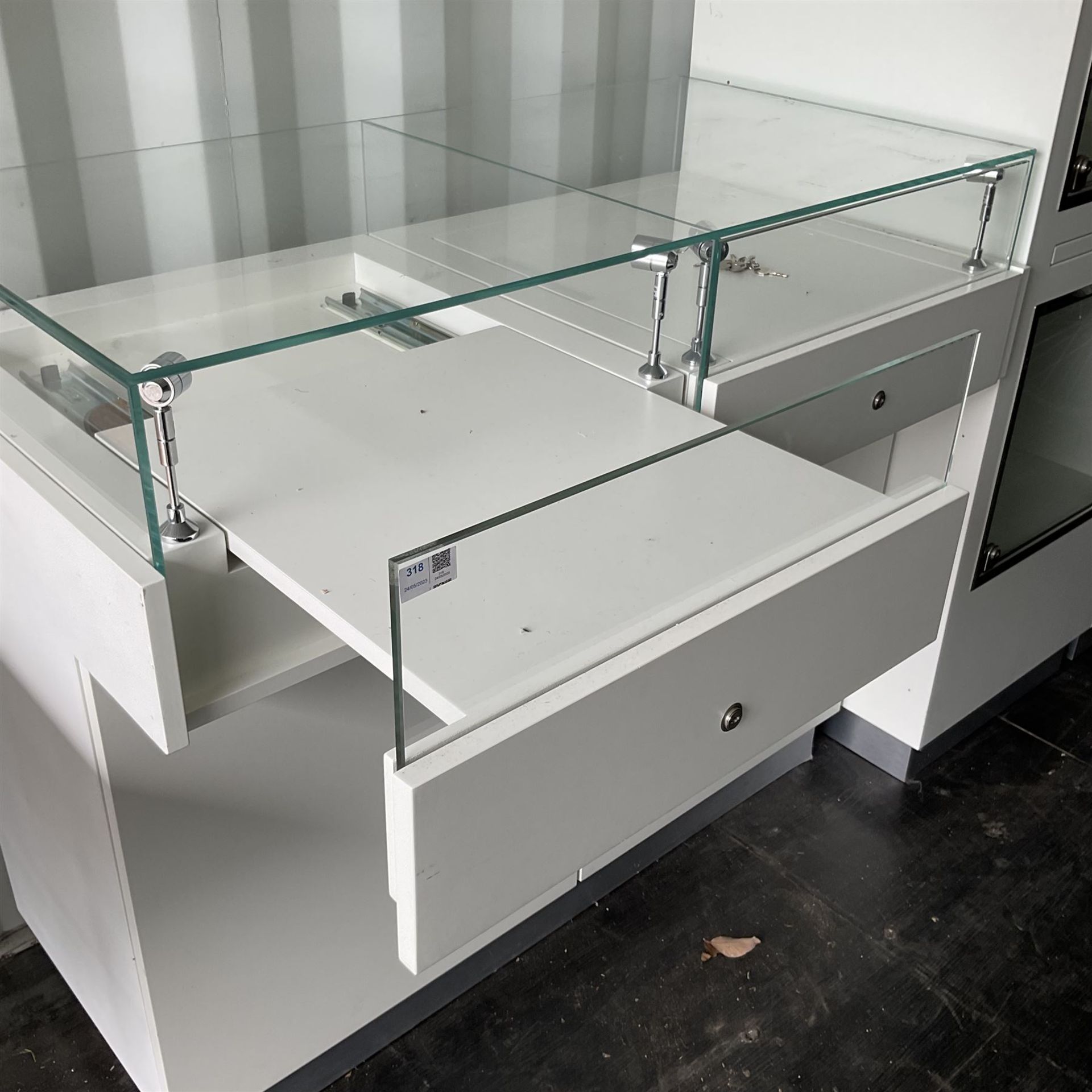Glass display cabinet with lights and pull out display drawers - Image 2 of 2