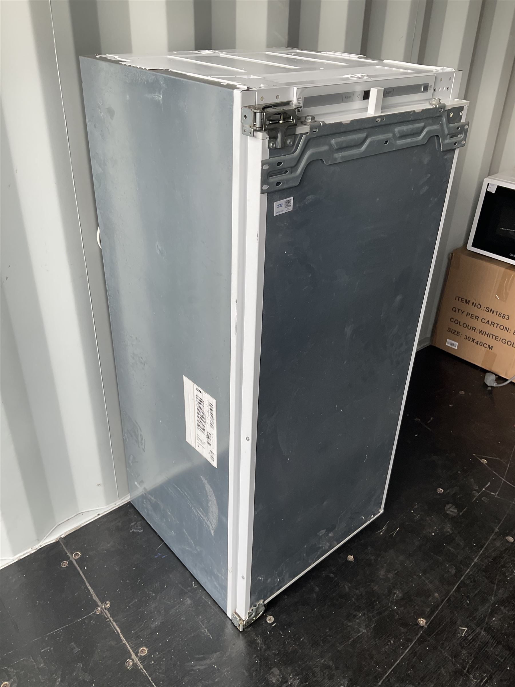 Integrated fridge/freezer - as new - Image 6 of 6