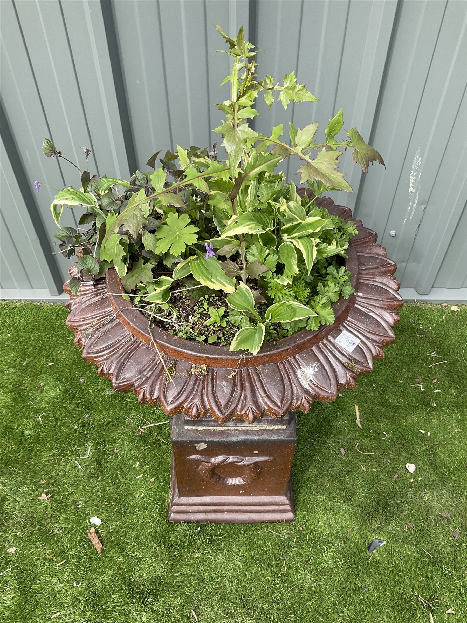Terracotta garden urn on plinth - Image 5 of 6