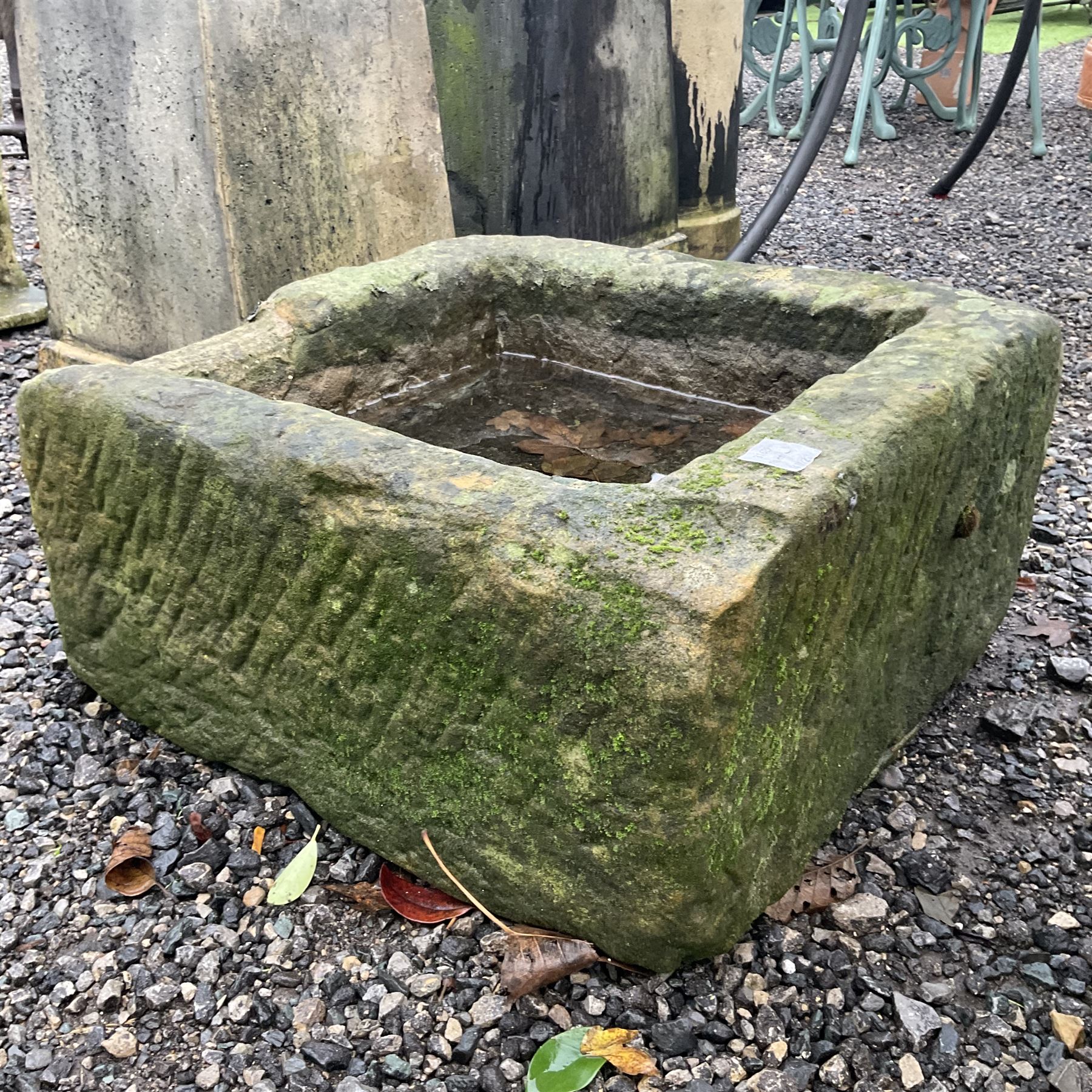 Small carved stone trough - THIS LOT IS TO BE COLLECTED BY APPOINTMENT FROM DUGGLEBY STORAGE - Image 2 of 3