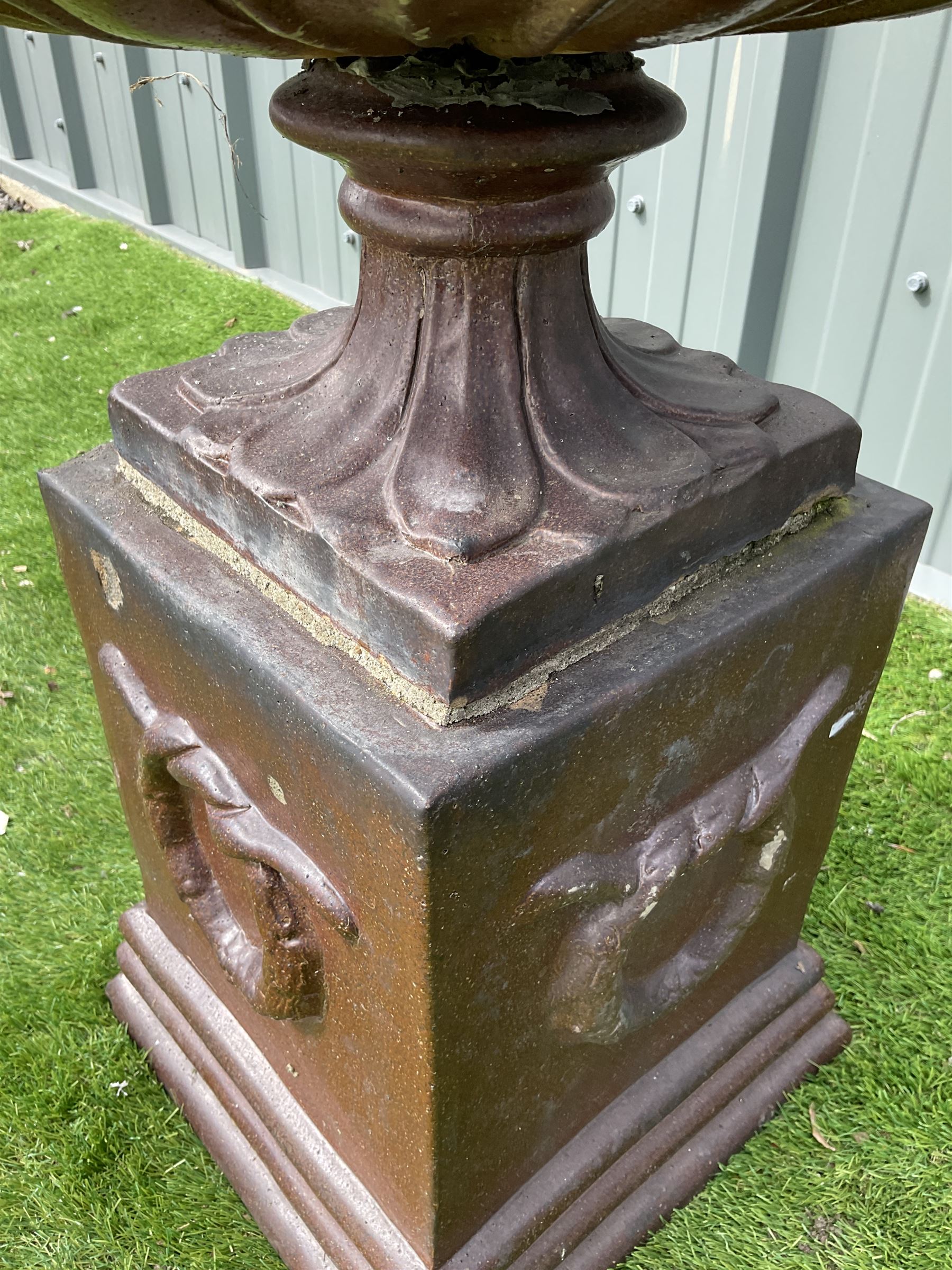 Terracotta garden urn on plinth - Image 2 of 6