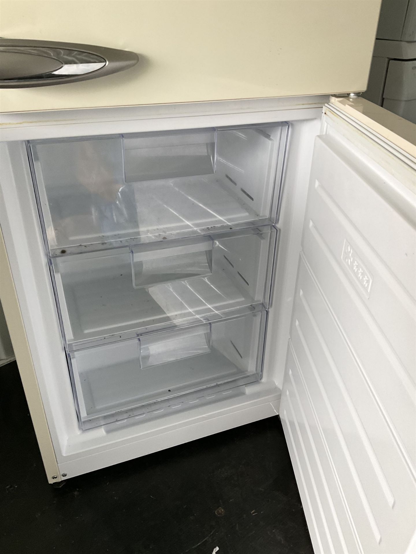 Bush RETROEFFC cream fridge freezer - Image 2 of 4