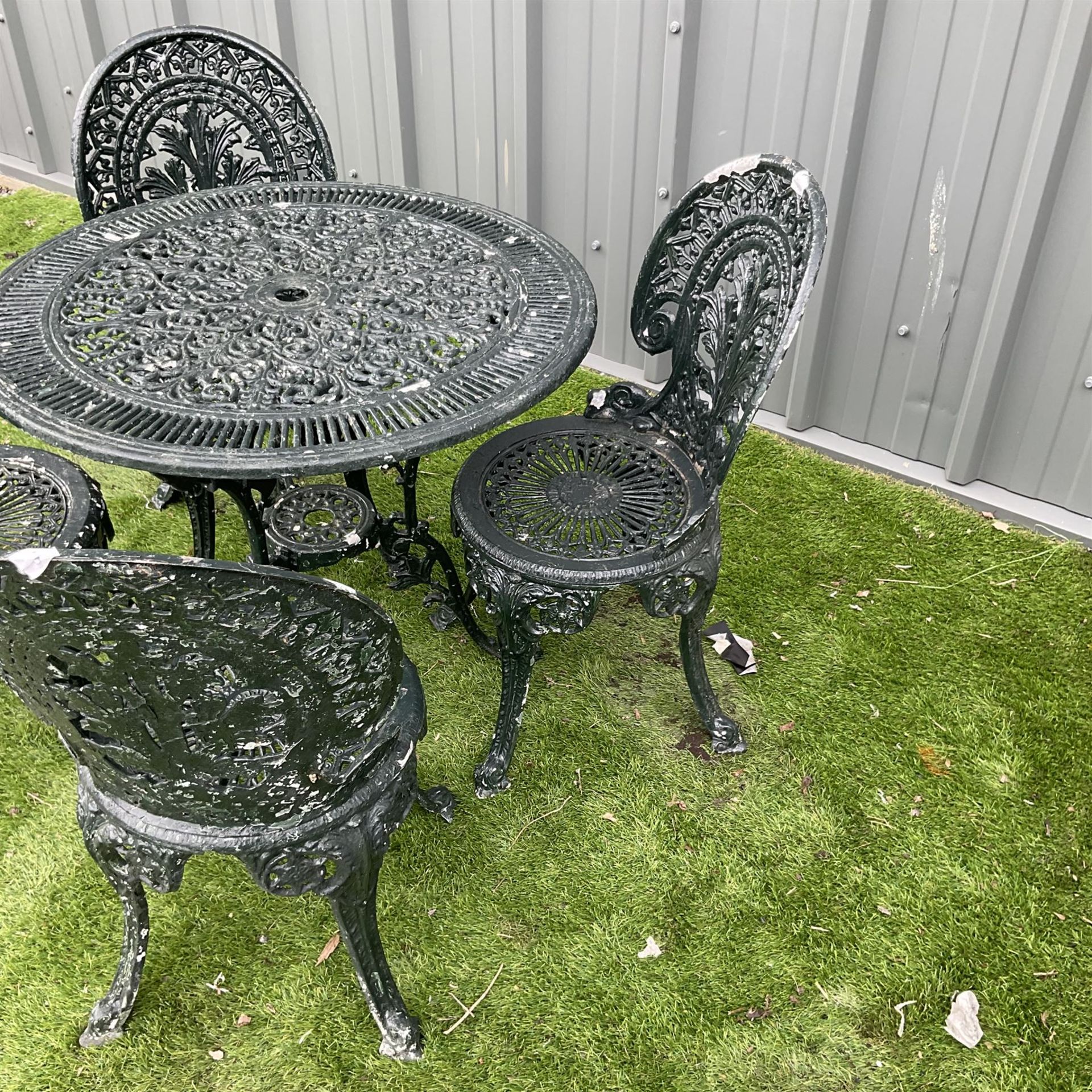 Victorian design cast aluminium circular garden table - Image 2 of 8