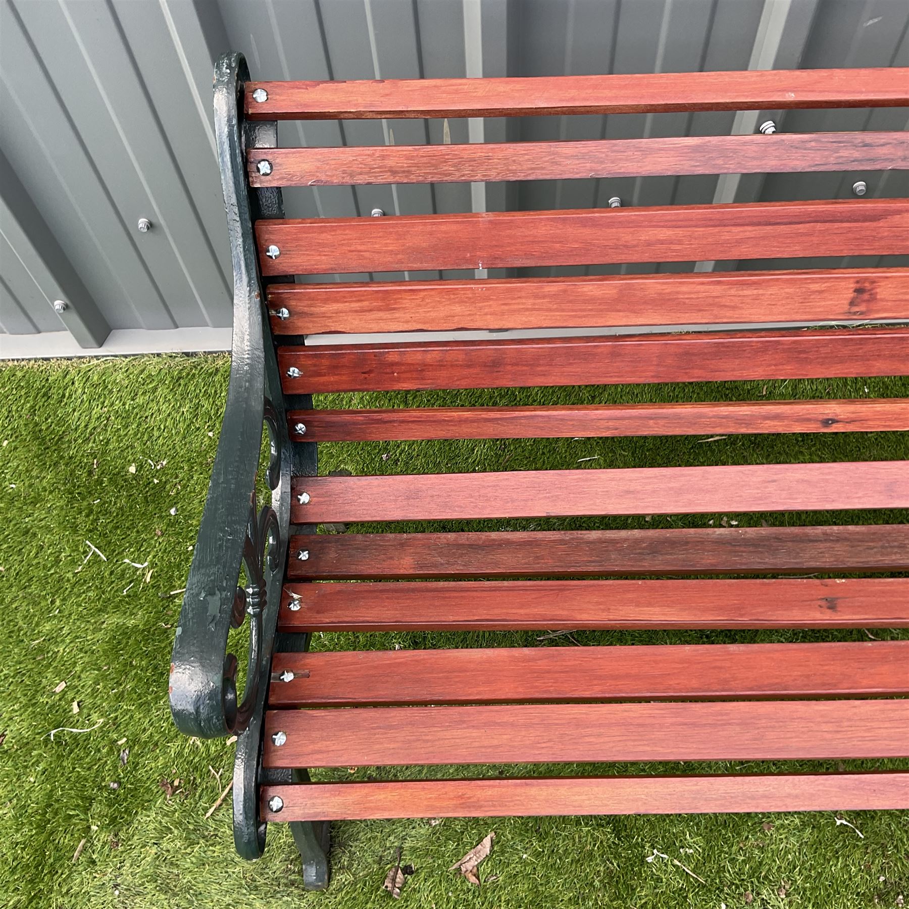 Cast iron and wood slatted garden bench - Image 4 of 4