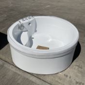 Fibreglass circular bath with accessories