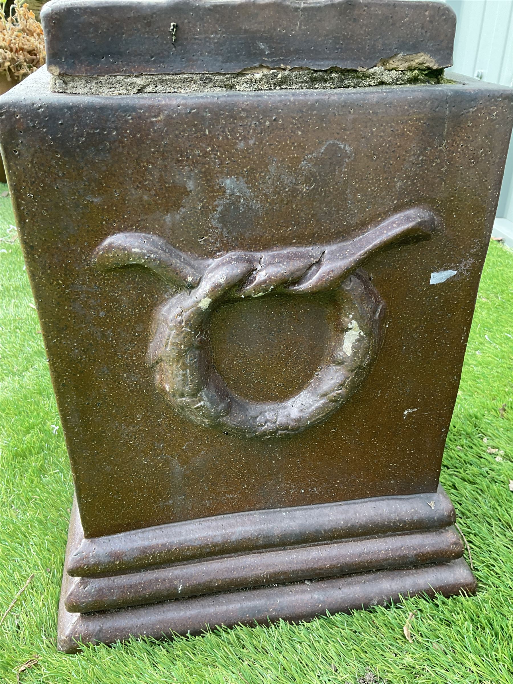 Terracotta garden urn on plinth - Image 3 of 6