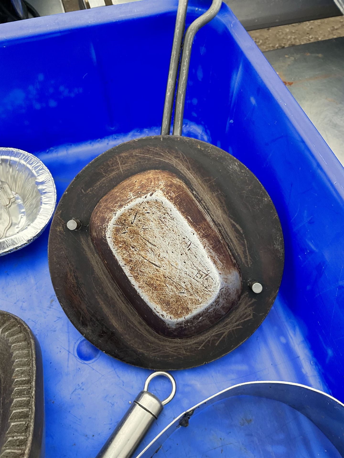 Individual heated steak pie die - Image 4 of 4