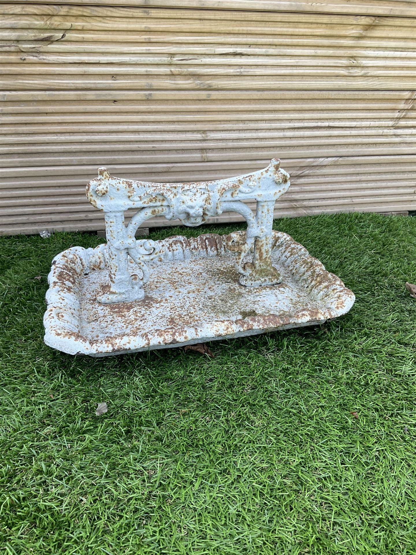 White painted cast iron ornate boot scraper - THIS LOT IS TO BE COLLECTED BY APPOINTMENT FROM DUGGLE - Image 2 of 3