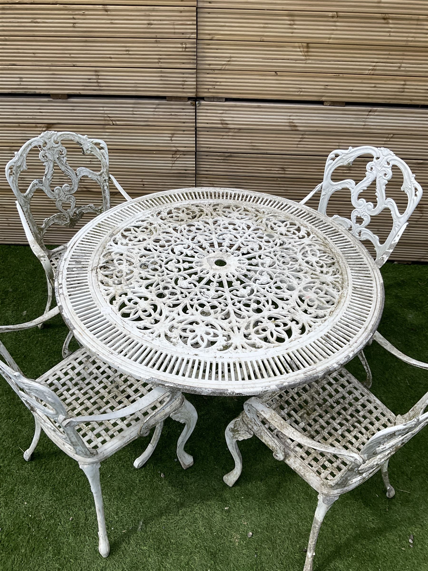 Victorian style cast aluminium white painted garden table and four chairs - THIS LOT IS TO BE COLLEC - Bild 5 aus 5