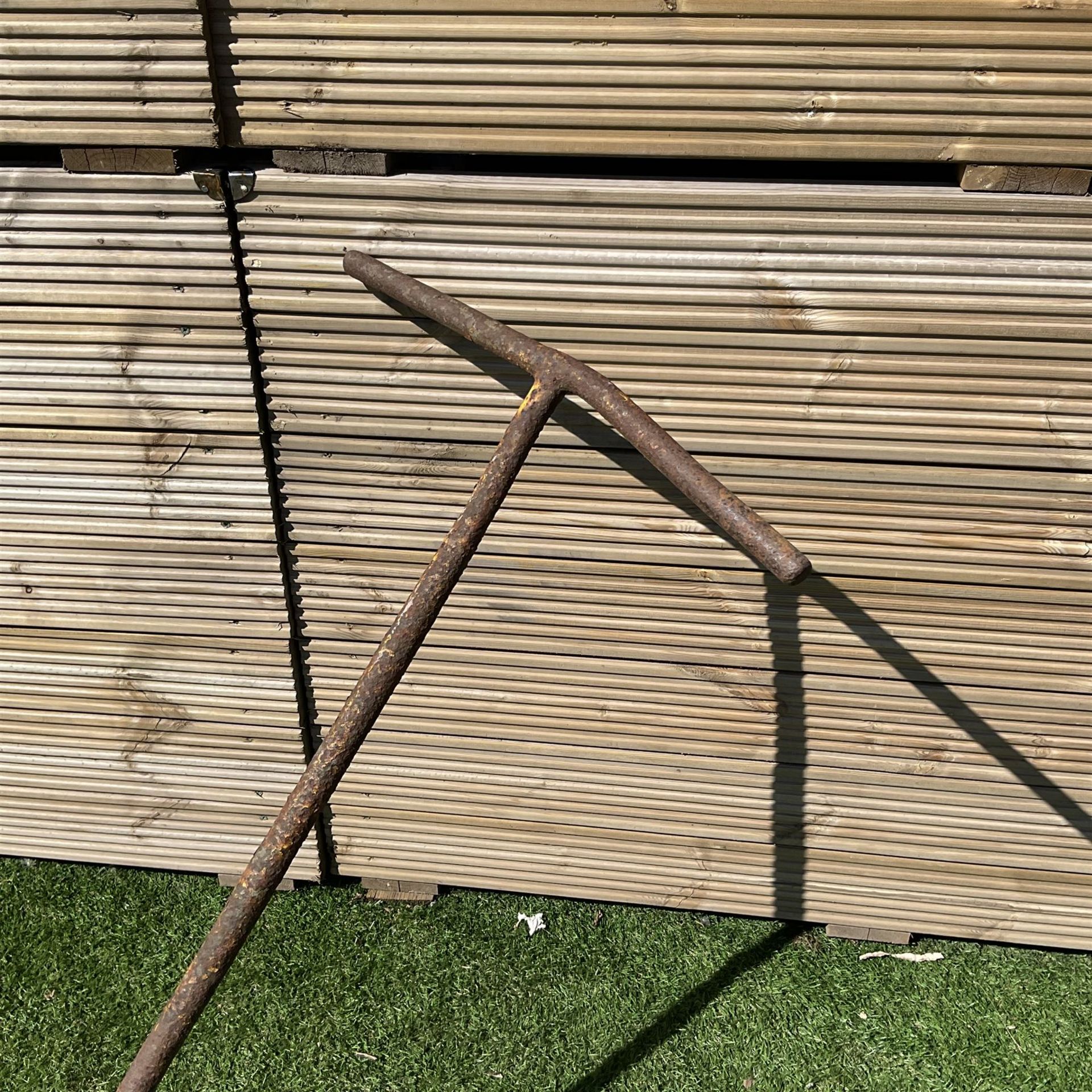 Vintage wooden and cast iron implement - THIS LOT IS TO BE COLLECTED BY APPOINTMENT FROM DUGGLEBY ST - Bild 4 aus 4