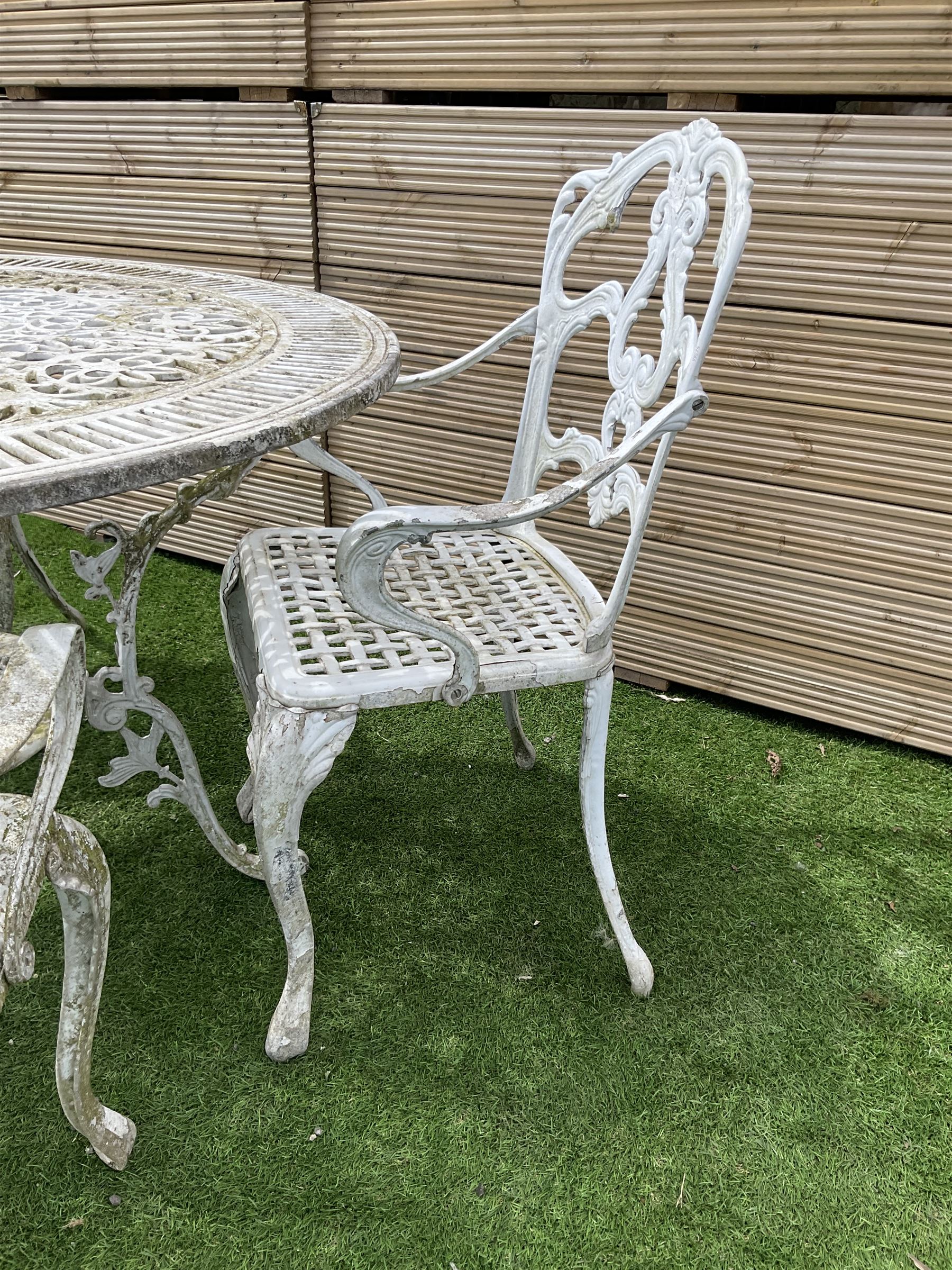 Victorian style cast aluminium white painted garden table and four chairs - THIS LOT IS TO BE COLLEC - Bild 4 aus 5