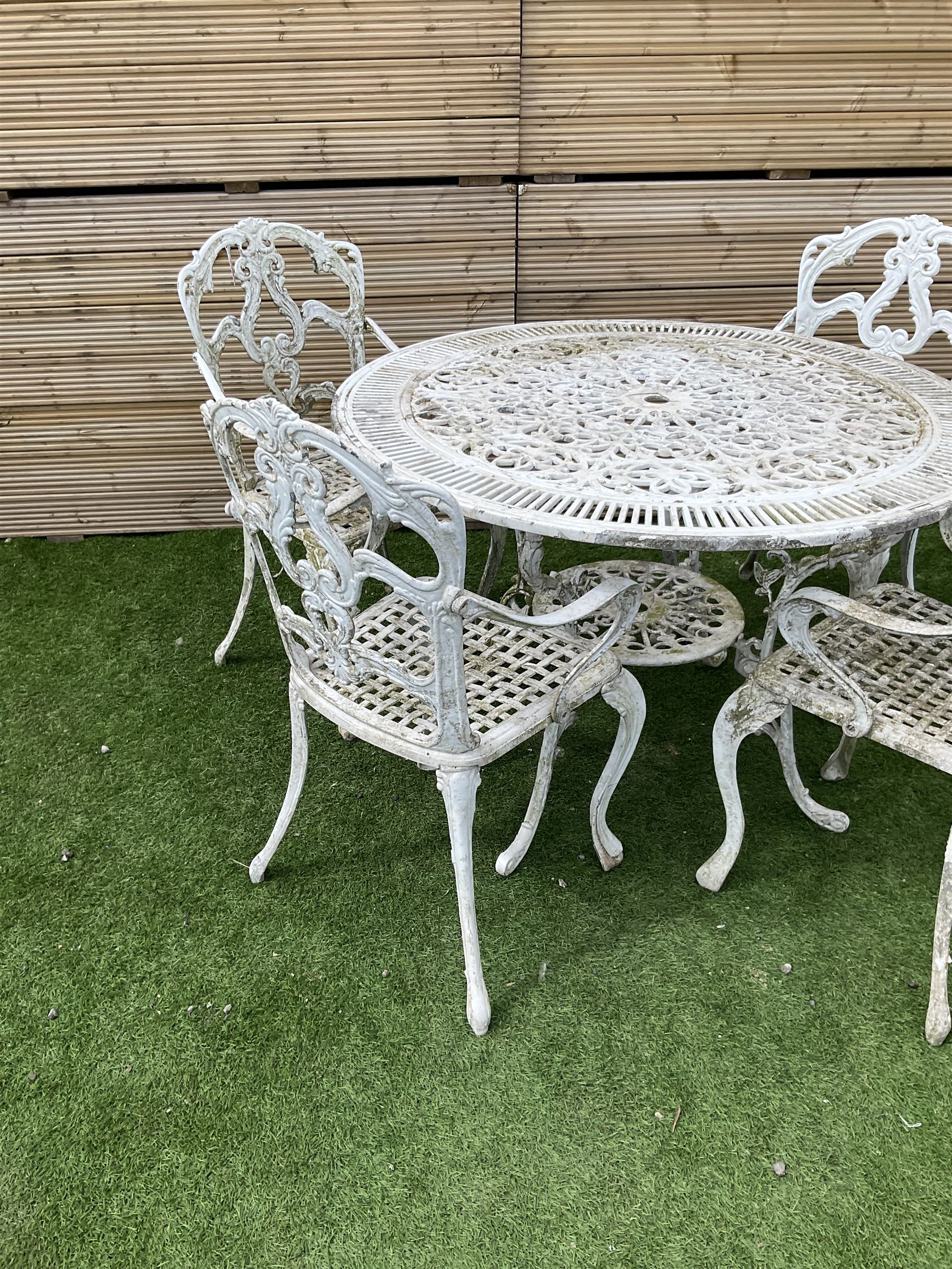 Victorian style cast aluminium white painted garden table and four chairs - THIS LOT IS TO BE COLLEC - Bild 2 aus 5