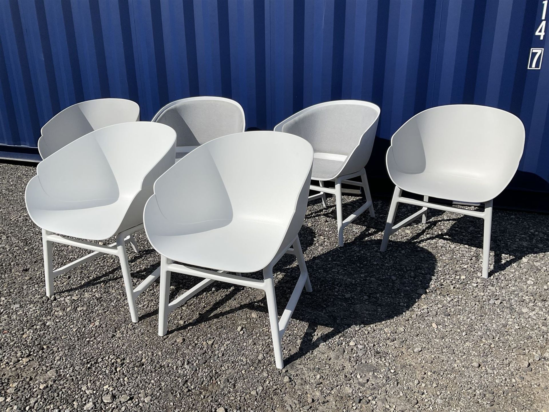 Set of eight Nordic design plastic tub chairs in dark grey - Image 6 of 8