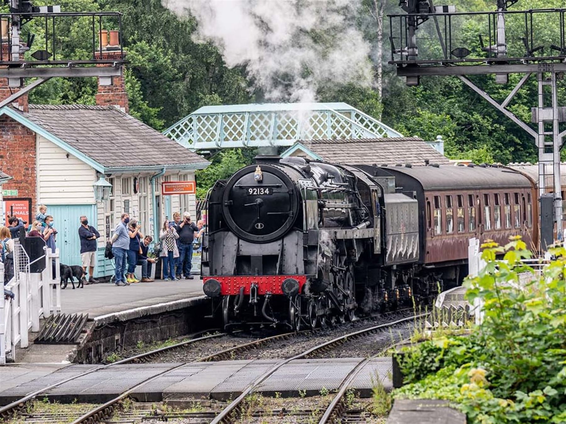 Family Travel Voucher with North Yorkshire Moors Railway. Enjoy a Pickering to Whitby return jou - Image 2 of 2