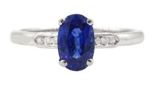 18ct white gold oval cut sapphire ring