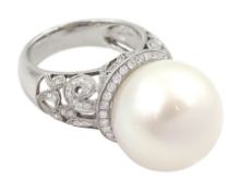 18ct white gold South Sea pearl ring