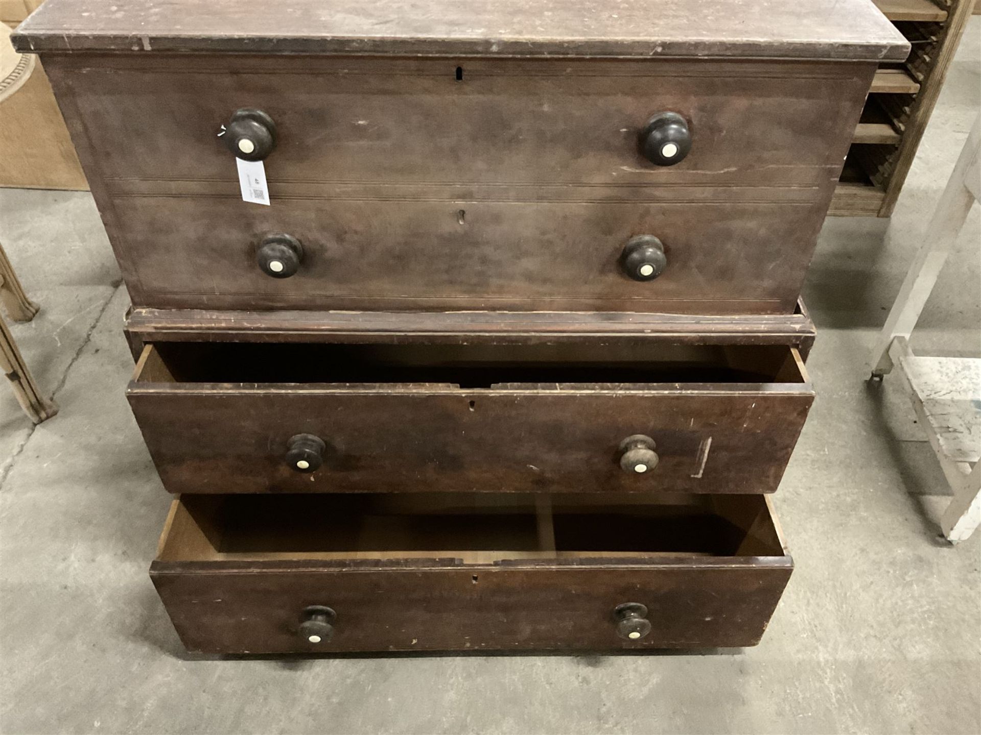 19th century scumbled pine mule chest - Image 5 of 6