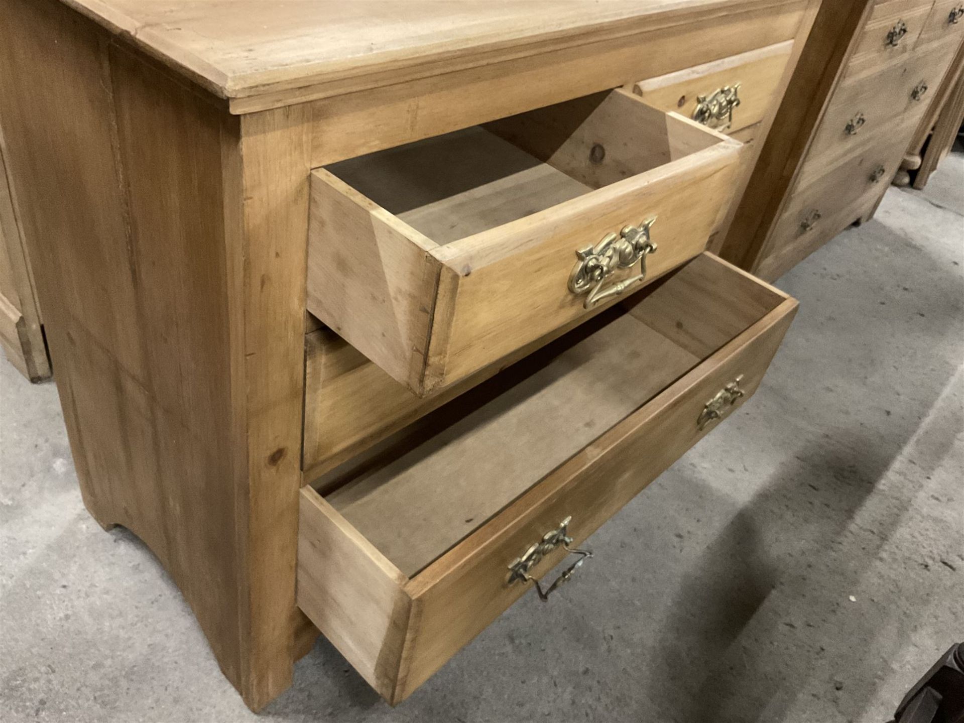 Edwardian pine dressing chest - Image 5 of 6