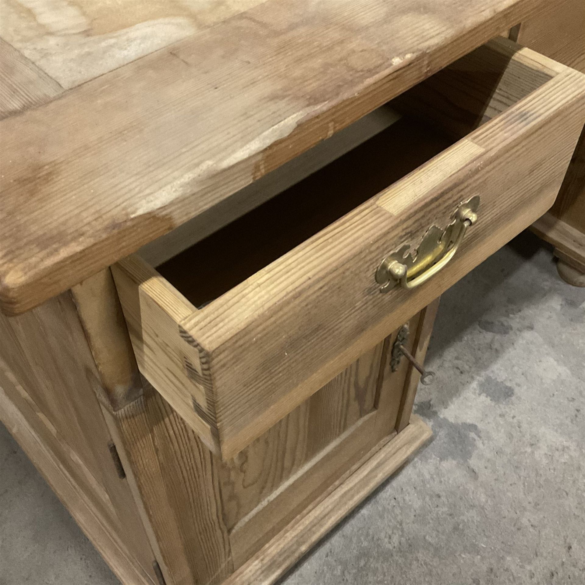 20th century pine twin pedestal desk - Image 2 of 4