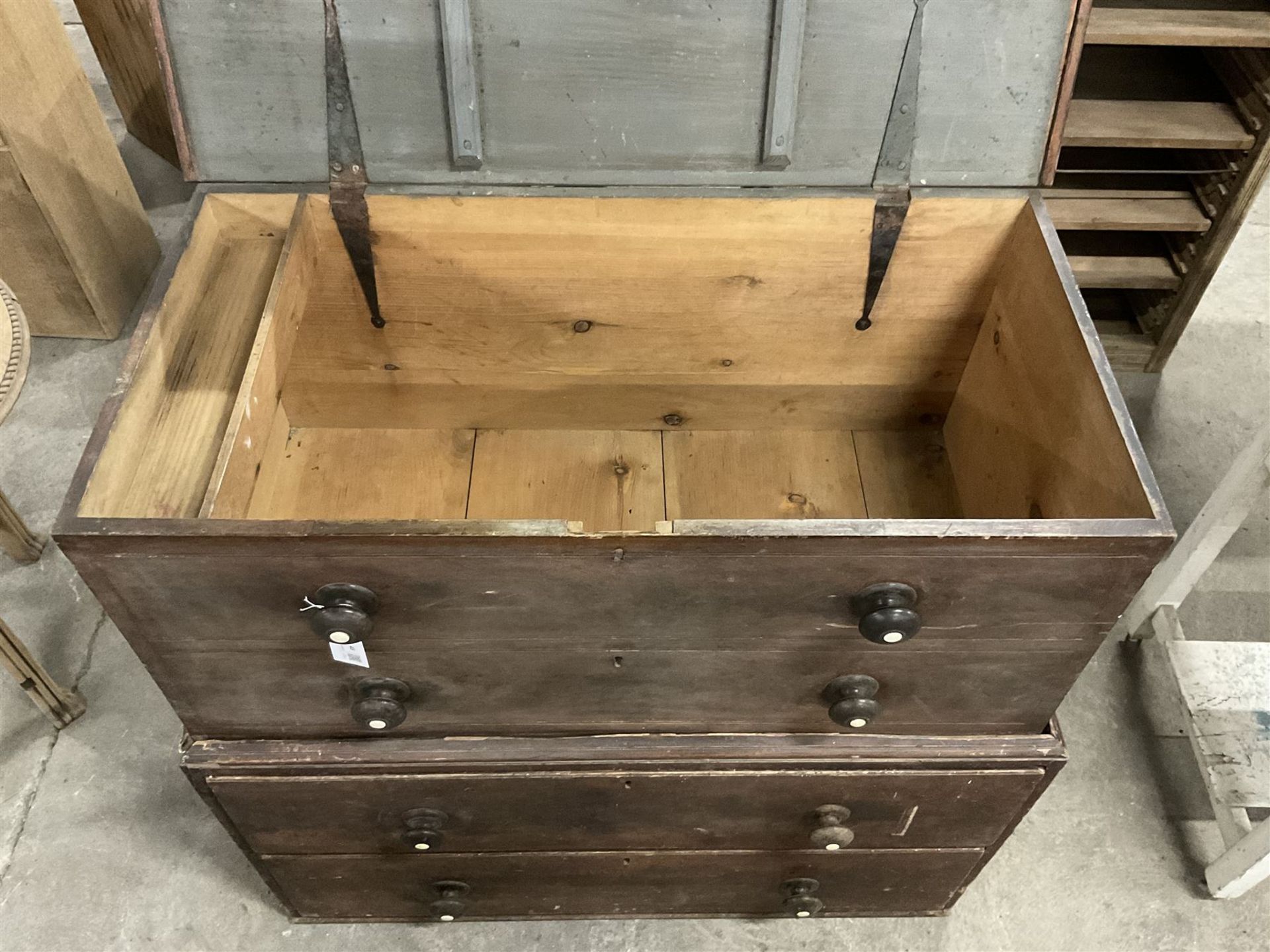 19th century scumbled pine mule chest - Image 4 of 6