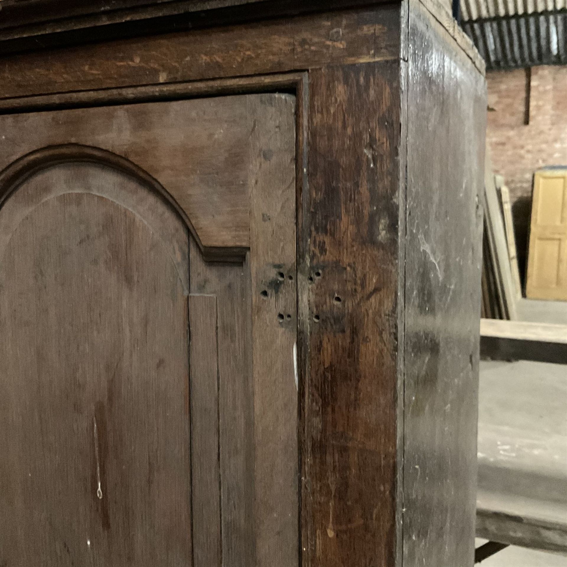 18th century oak cupboard - Image 7 of 7