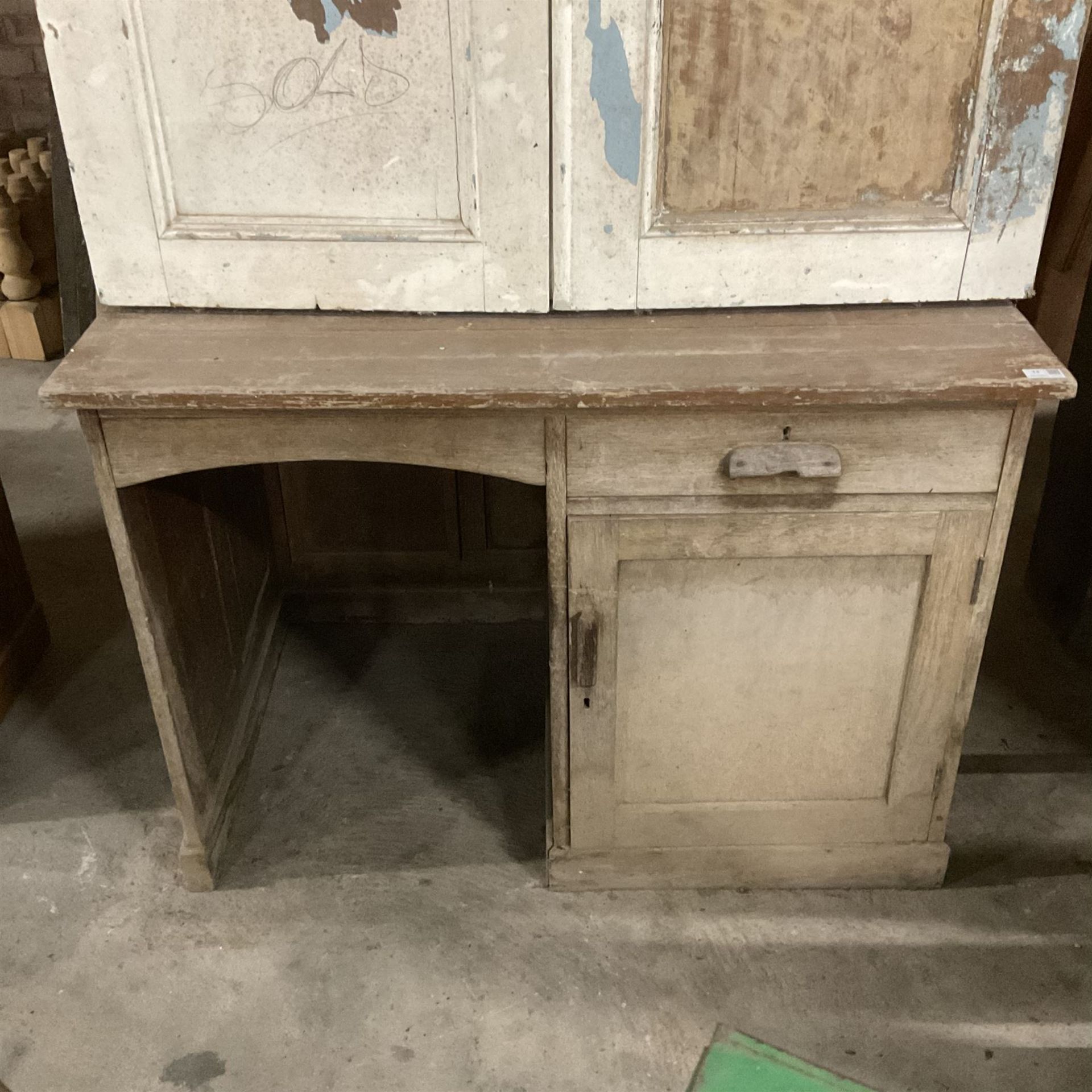 20th century oak pedestal desk - Image 4 of 4