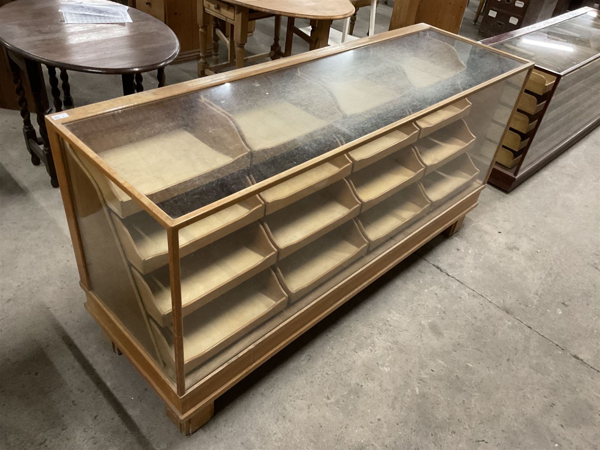 20th century oak and glazed haberdashery shop's cabinet - Bild 2 aus 3