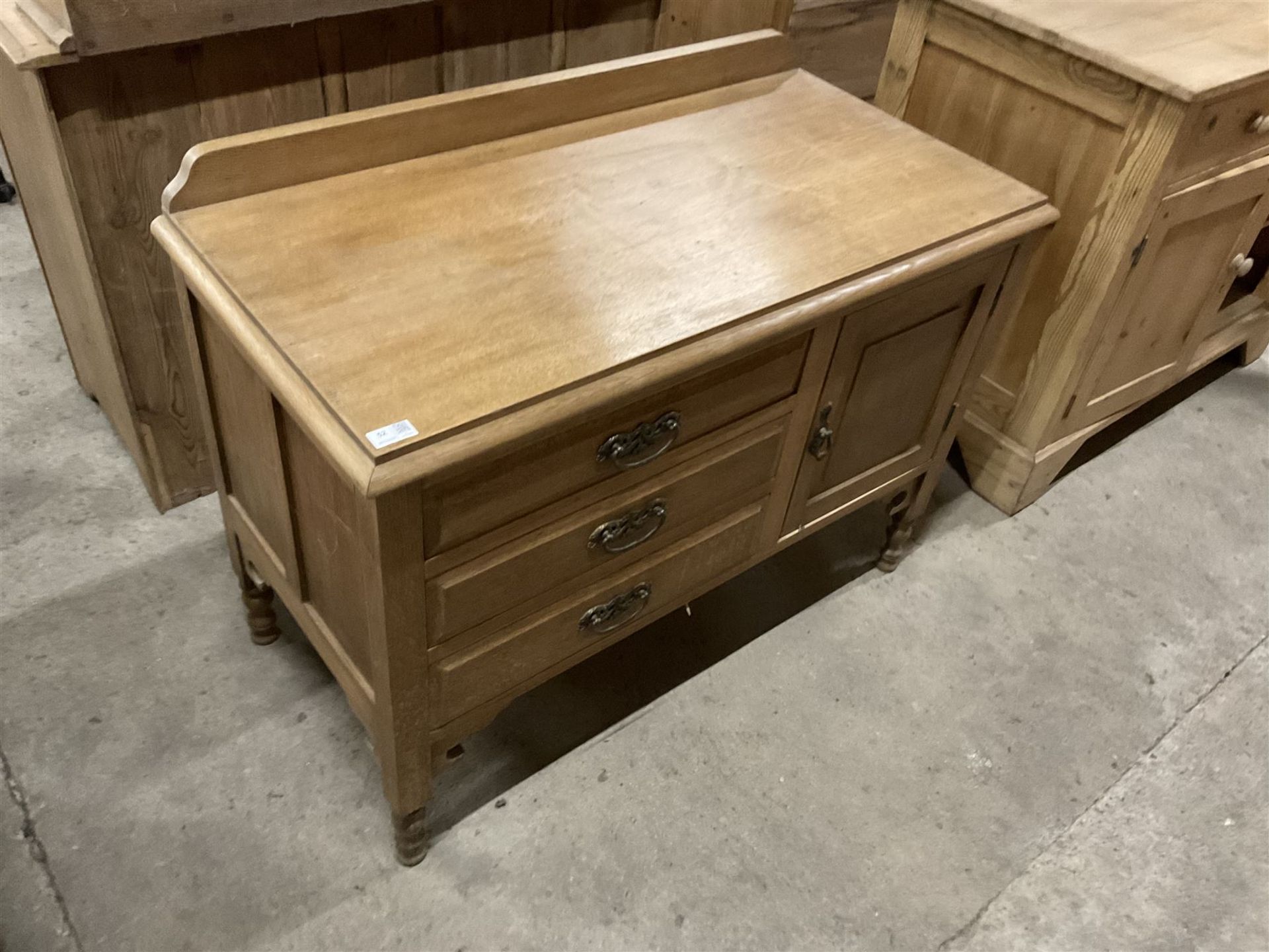 Early 20th century small oak sideboard with raised back - Image 2 of 5