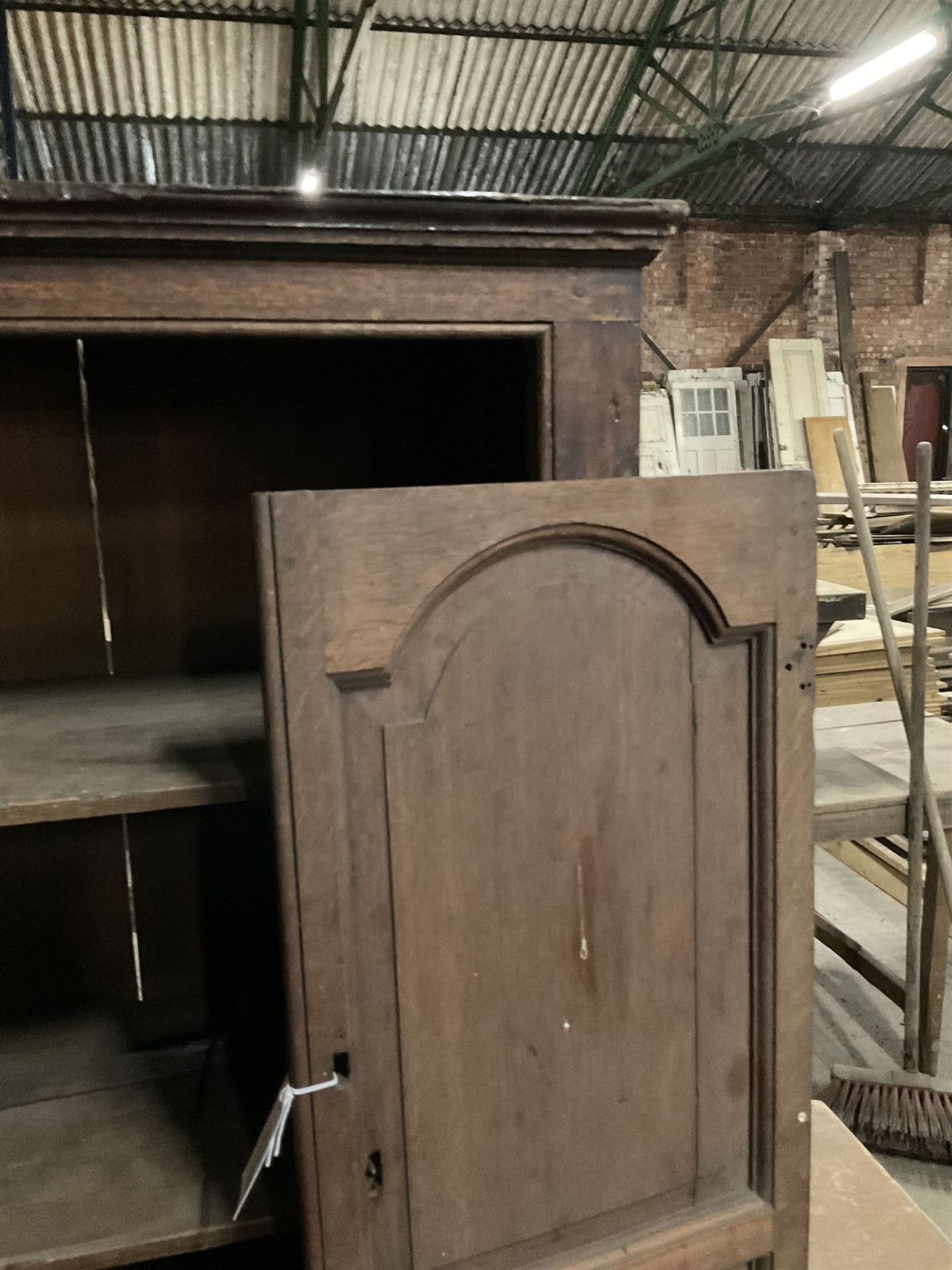 18th century oak cupboard - Image 4 of 7