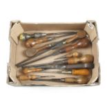 12 wood handled screwdrivers G+