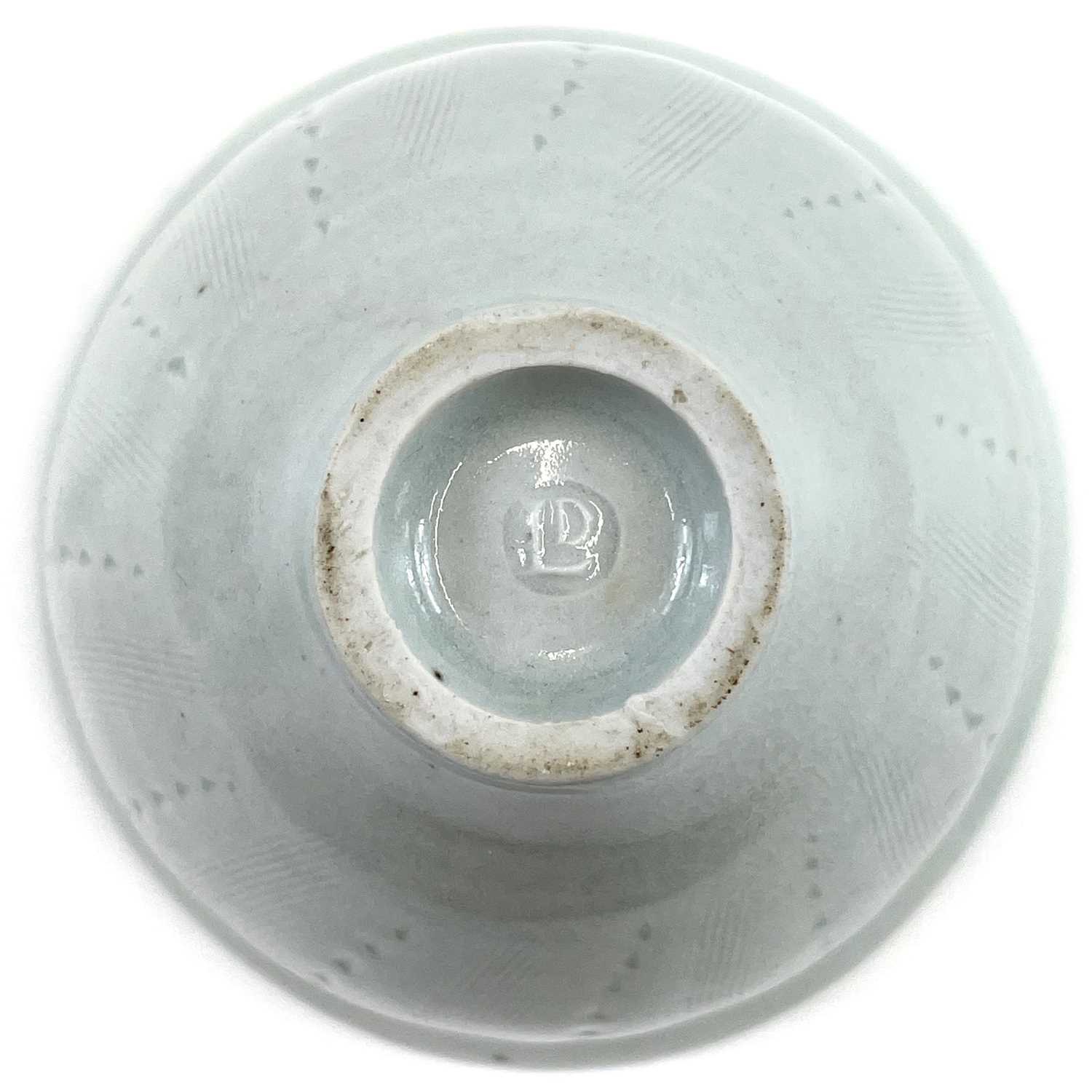 David LEACH (1911-2005 Footed bowl with sgraffito detail - Image 3 of 5