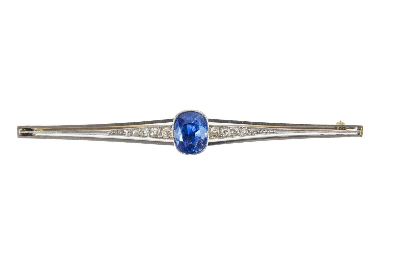 A fine early 20th century 15ct and platinum blue sapphire and diamond bar brooch.