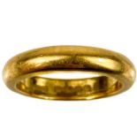 A 22ct gold band ring.